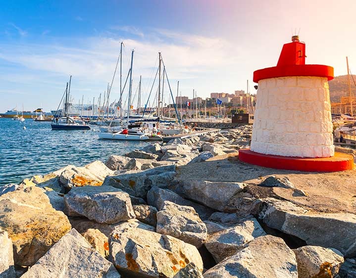Een vakantie op Corsica: waar verblijf je?
